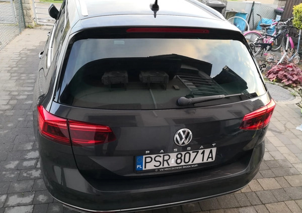 Volkswagen Passat cena 115000 przebieg: 104361, rok produkcji 2019 z Chełmża małe 121